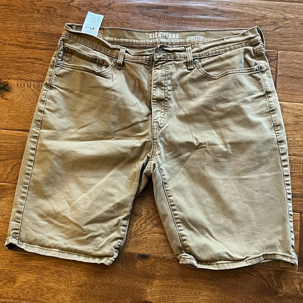 Signature by Levi Strauss Men's Tan Shorts